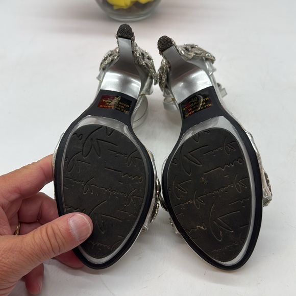 Marchi Mani Elegant Silver Women's Heels with Floral Design Size 6.5 MCH8689B - Picture 6 of 8